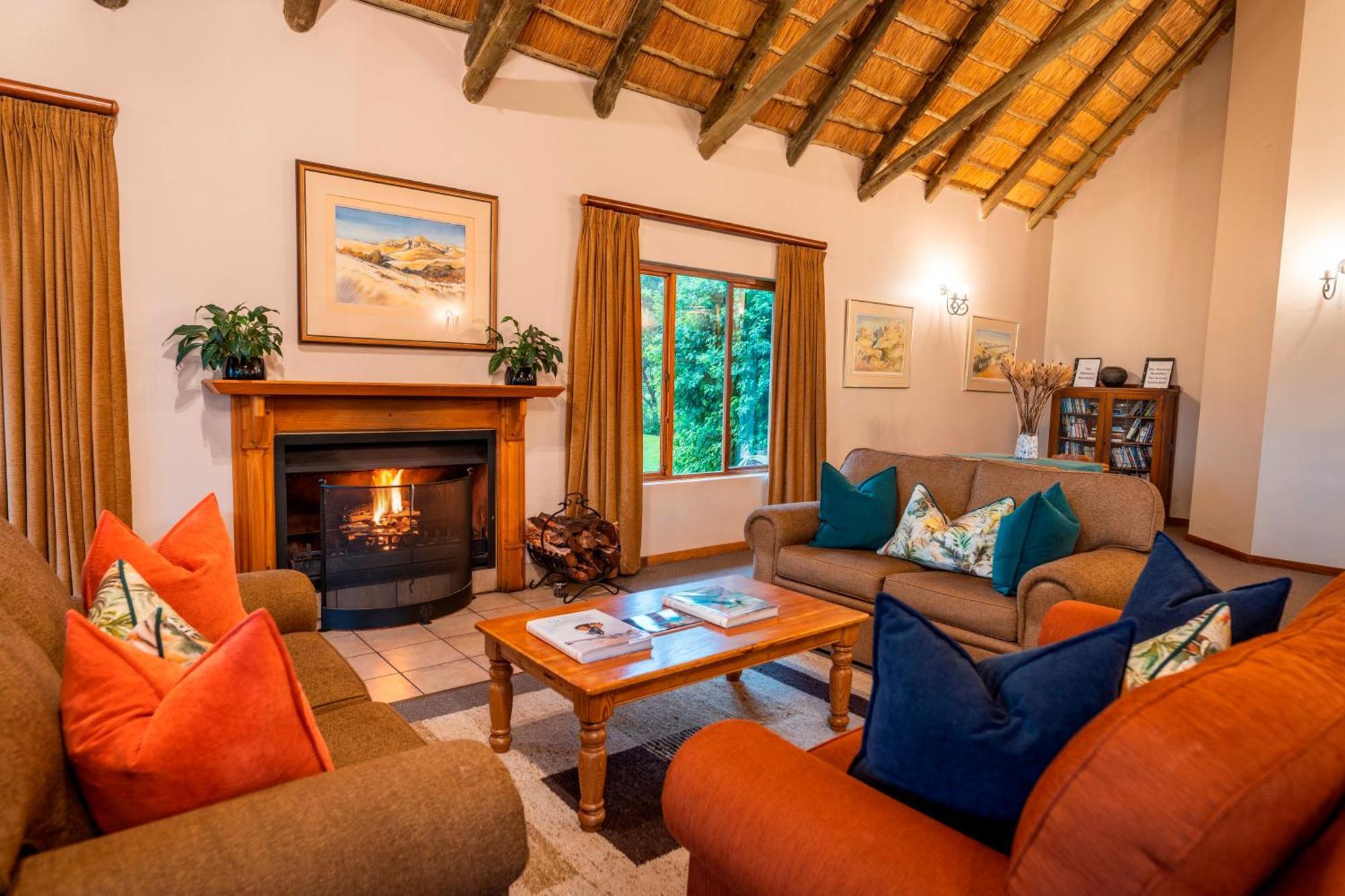 Montusi Mountain Lodge Bonjaneni ภายนอก รูปภาพ