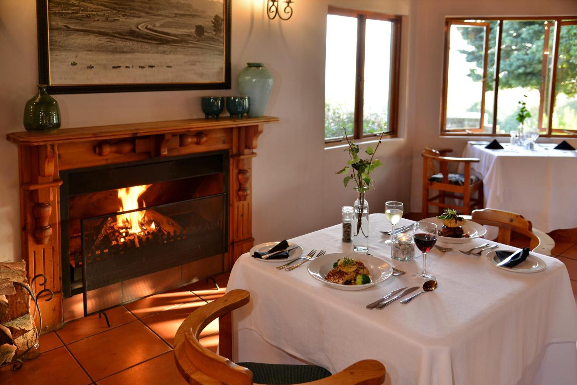 Montusi Mountain Lodge Bonjaneni ภายนอก รูปภาพ