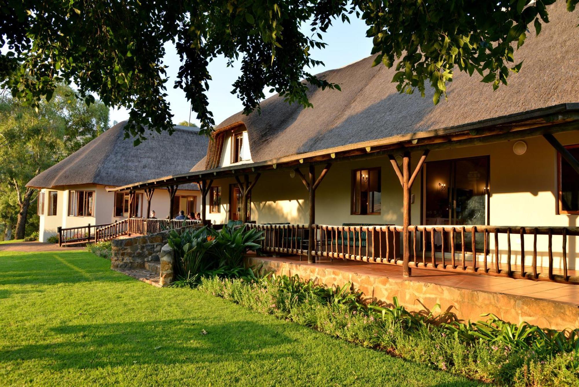 Montusi Mountain Lodge Bonjaneni ภายนอก รูปภาพ