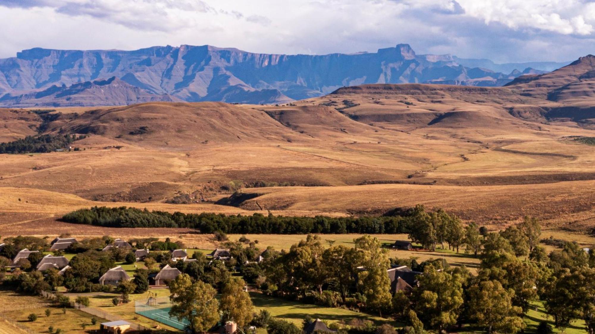 Montusi Mountain Lodge Bonjaneni ภายนอก รูปภาพ