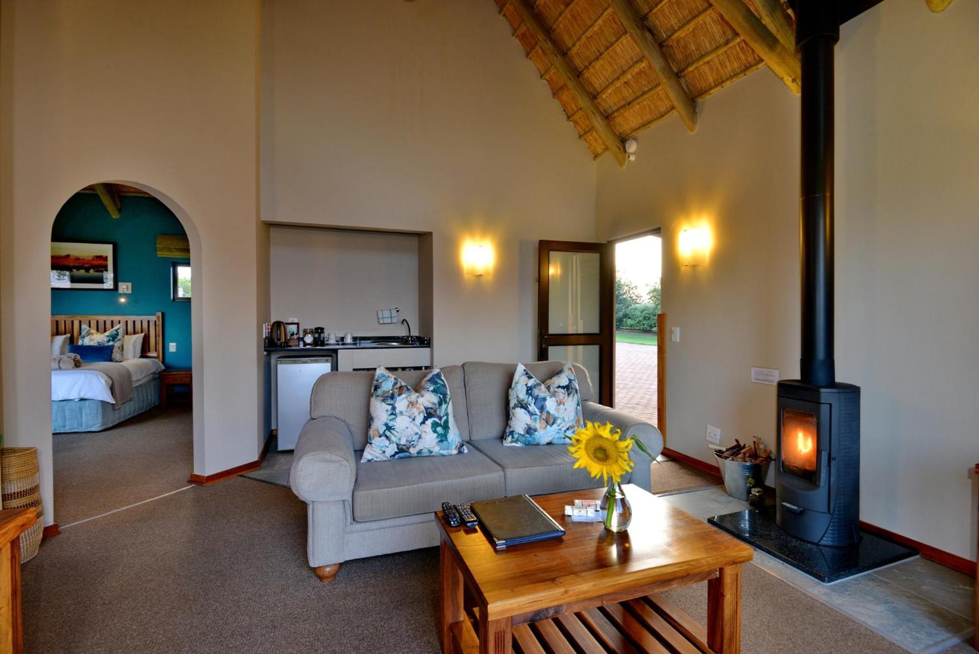 Montusi Mountain Lodge Bonjaneni ภายนอก รูปภาพ