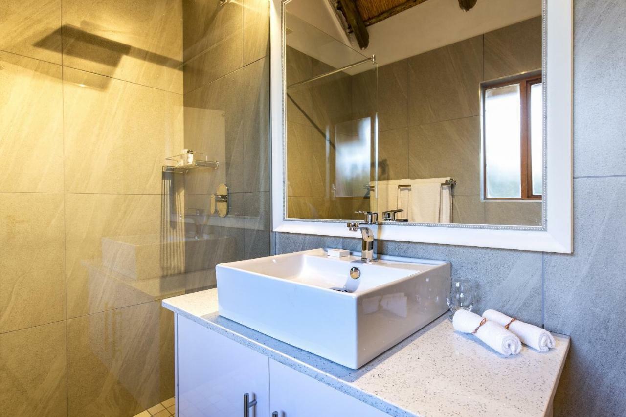 Montusi Mountain Lodge Bonjaneni ภายนอก รูปภาพ